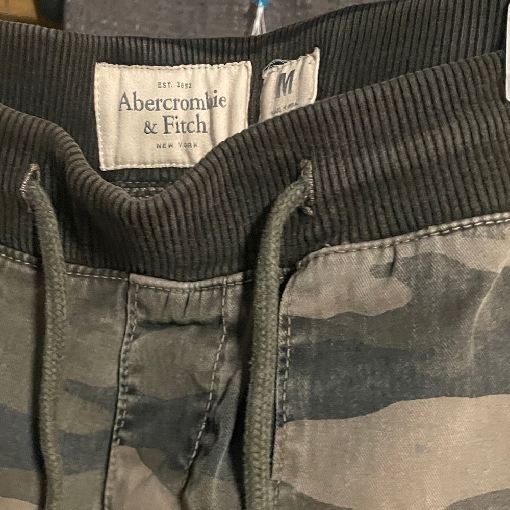 Abercrombie & Fitch Men's Camouflage Chinos